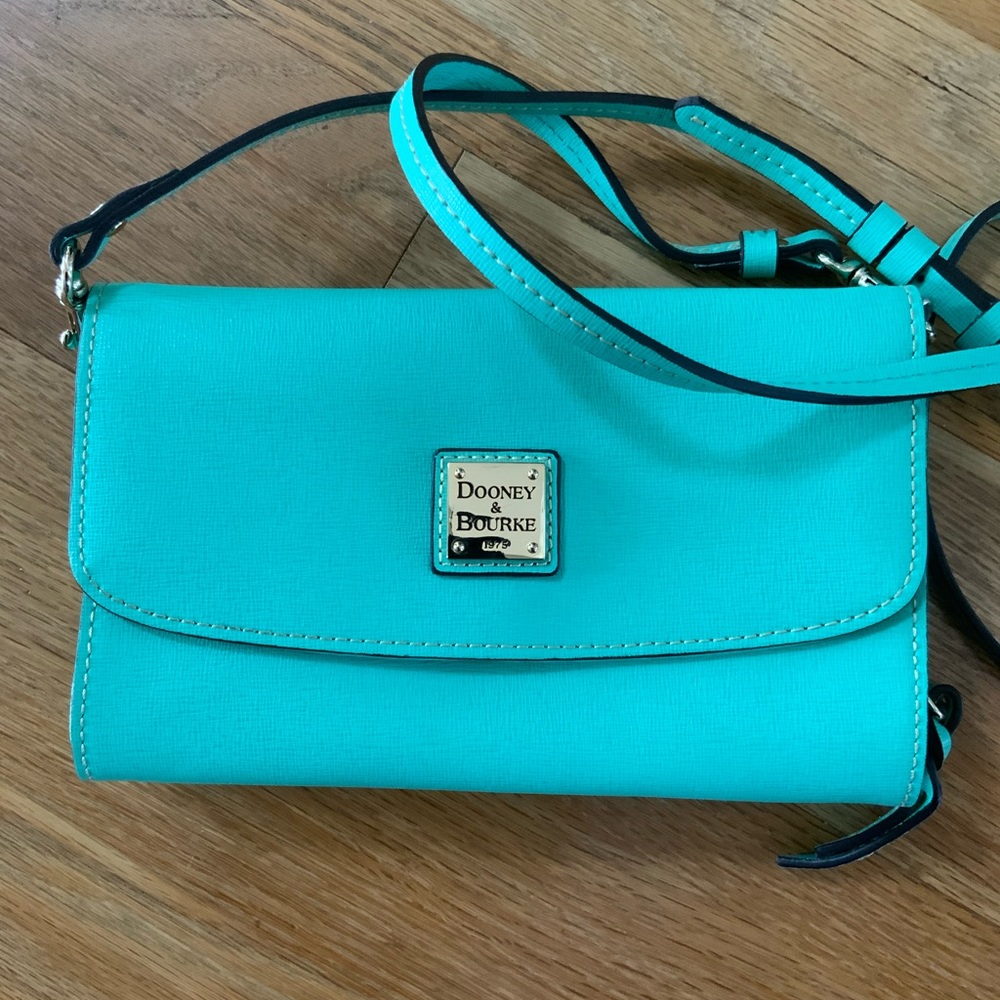 Dooney & Bourke crossbody purse/wallet EUC